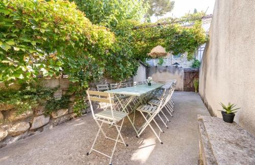 Maison de 6 chambres avec terrasse amenagee et wifi a Montfrin - Location saisonnière - Montfrin