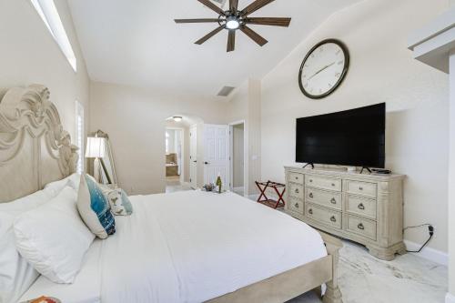 Luxe Waterfront Oasis with Dock Heated Pool and Spa! - image 12