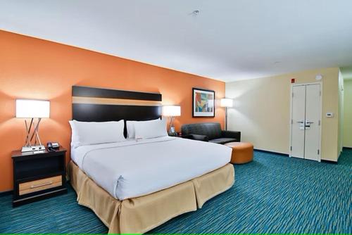 Standard King Room with Mobility Accessible Roll-In Shower