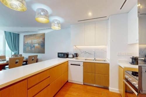 Vacationer Holiday Homes I Cosy 2 Bed I Breathtaking Sea & Ain Dubai Views l JBR Beach, Дубай (фото 5)