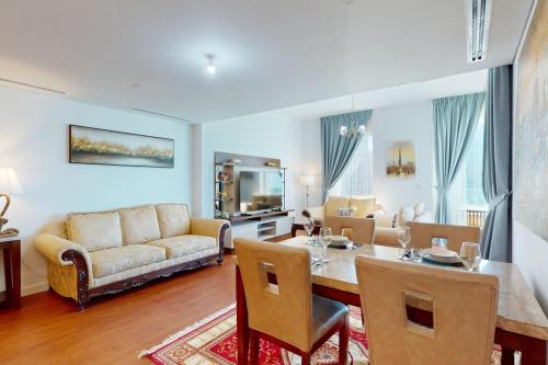 Vacationer Holiday Homes I Cosy 2 Bed I Breathtaking Sea & Ain Dubai Views l JBR Beach, Дубай (фото 7)