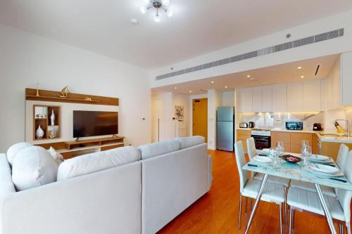 Vacationer Holiday Homes I Spacious 1 Bedroom I Private Beach Access, Дубай (фото 10)