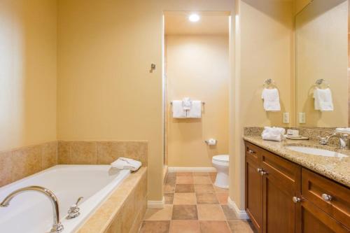 Legacy Villas Resort Luxury Next to Paseo Fountain