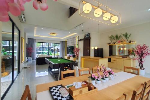 Jun's Villa Tangerang 4BR Luxury Aesthetic & Homey in สินดังจายา
