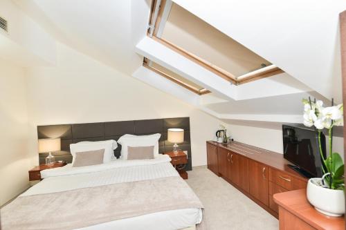 Double Room with Double Bed - Non-Smoking image 8