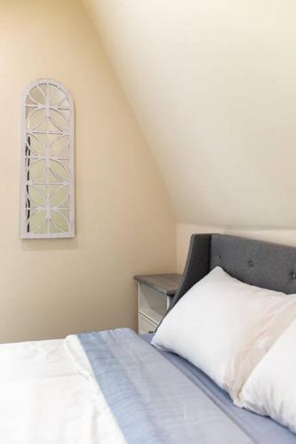 Walk to ND, Hot Tub, Lux Kitchen, Pet Friendly in South Bend, USA