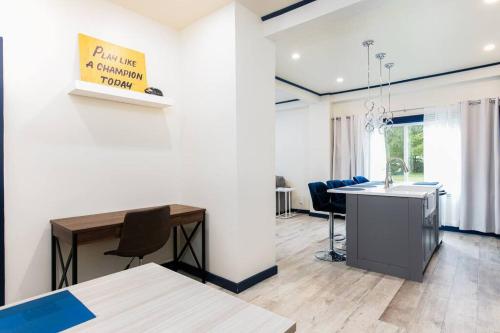 Walk to ND, Hot Tub, Lux Kitchen, Pet Friendly in South Bend, USA