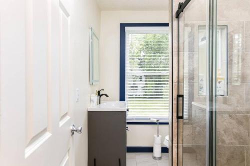 Walk to ND, Hot Tub, Lux Kitchen, Pet Friendly in South Bend, USA