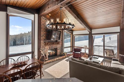 Enclave 306, Snowmass Ski-In/Ski-Out Condo w/Shared Pool/Hot Tub