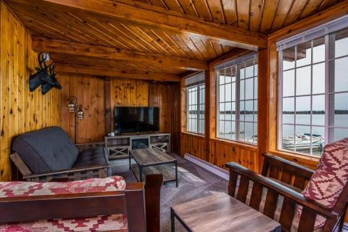 2 Units on Fife Lake with Hot Tub-Sleeps 14 - image 6