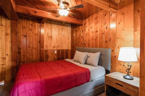 2 Units on Fife Lake with Hot Tub-Sleeps 14 - image 8