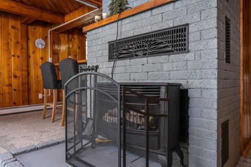 2 Units on Fife Lake with Hot Tub-Sleeps 14 - image 7