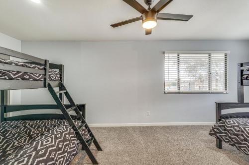 Sunny Arizona Oasis with Views - 2 Mi to Lake Havasu