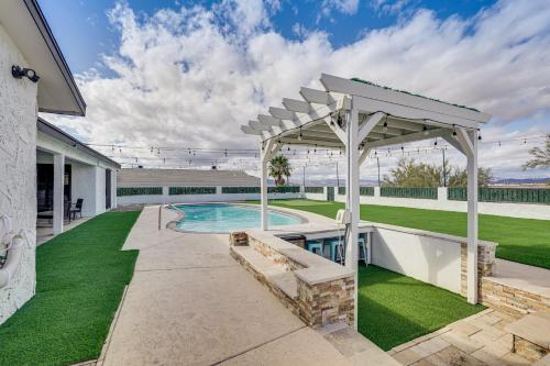 Sunny Arizona Oasis with Views - 2 Mi to Lake Havasu