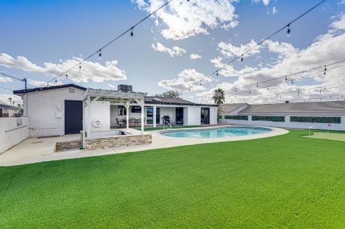 Sunny Arizona Oasis with Views - 2 Mi to Lake Havasu