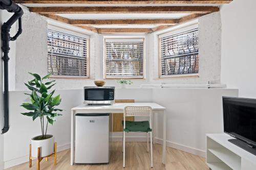 Cozy, Large and Fully Furnished - Near the L Train