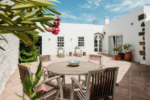 beranda/teres, Casa Los Árboles - Best Villas Lanzarote (Casa Los Arboles - Best Villas Lanzarote) in Teguise