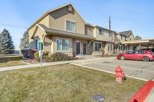 Charming Orem Townhome 5 Mi to BYU! in Orem, USA