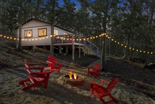 Secluded Cabin w Huge Deck Fire Pit Grill & WiFi in New Market, USA