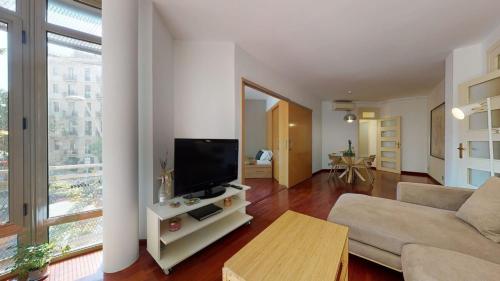 Modern and bright three-bedroom in Eixample