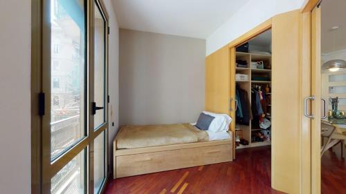 Modern and bright three-bedroom in Eixample