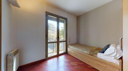 Modern and bright three-bedroom in Eixample