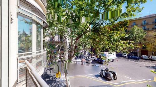 Modern and bright three-bedroom in Eixample