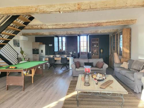 Maison rénovée typique, au calme, piscine. (Maison renovee typique, au calme, piscine.) in Mazerolles-du-Razes