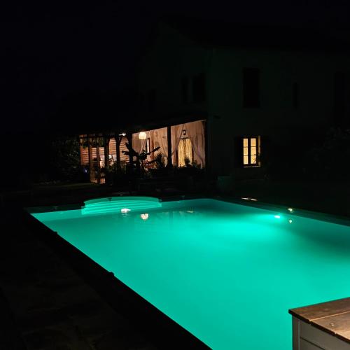 Dārzs, Maison rénovée typique, au calme, piscine. (Maison renovee typique, au calme, piscine.) in Mazerolles-du-Razes