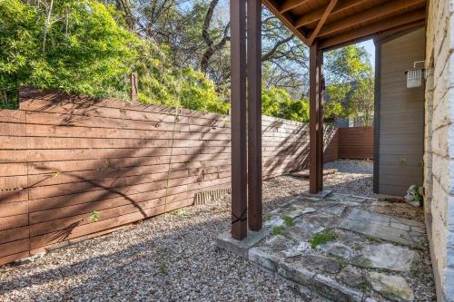 Chic & Homey 3-BR Close to Downtown Heart of 704 in Austin, USA