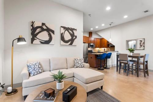 Chic & Homey 3-BR Close to Downtown Heart of 704 in Austin, USA