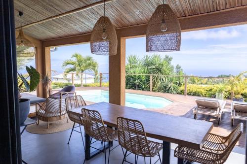 Villa cactus avec piscine et vue mer