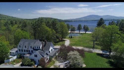 Inn at Pleasant Lake in New London, USA