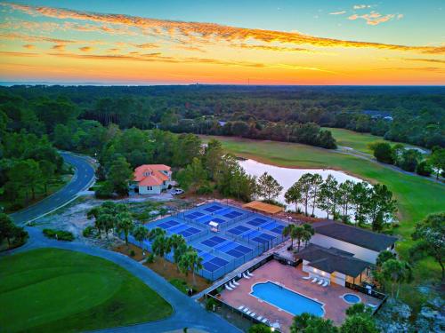 Uitzicht, St James Bay Golf & Pickleball Resort in Carrabelle