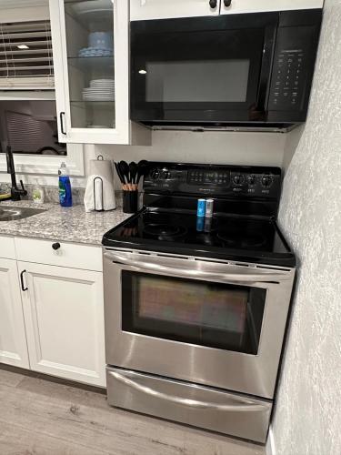 2BR Gem: Modern Comfort & Style 2BR Gem: Modern Comfort & Style