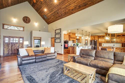 Spacious Priest River Retreat 35 Mi to Schweitzer