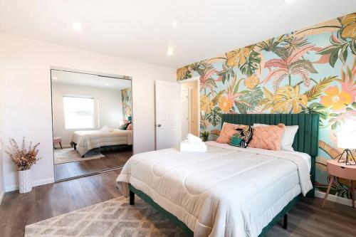 Beautiful 3 Bed 1 Bath Designer Home + Hot Tub