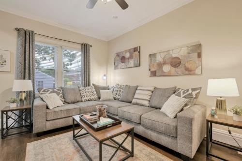 OSU and Short North 4 Bedroom Patio and Garage with EV in Columbus, USA
