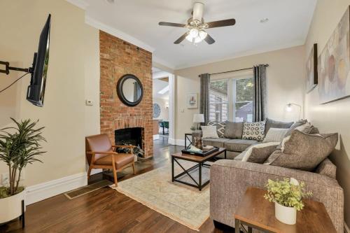 OSU and Short North 4 Bedroom Patio and Garage with EV in Columbus, USA