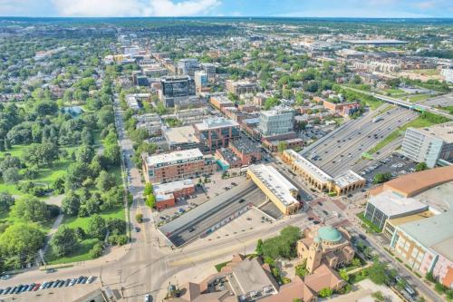 OSU and Short North 4 Bedroom Patio and Garage with EV