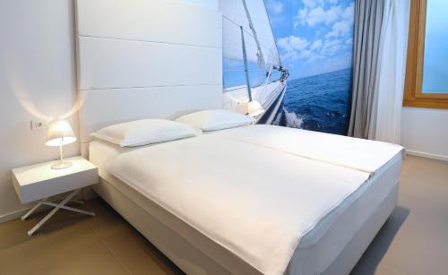 Double Room image 6