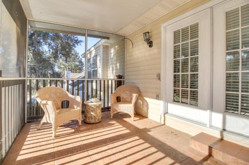 Pet-Friendly Savannah Gem - 12 Mi to Tybee Island!