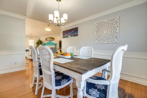 Pet-Friendly Savannah Gem - 12 Mi to Tybee Island!