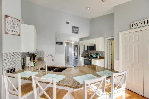 Pet-Friendly Savannah Gem - 12 Mi to Tybee Island!