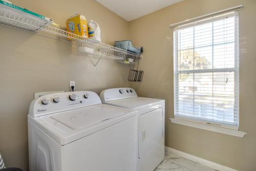 Pet-Friendly Savannah Gem - 12 Mi to Tybee Island!