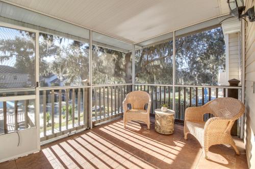 Pet-Friendly Savannah Gem - 12 Mi to Tybee Island!