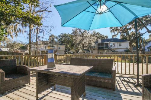 Pet-Friendly Savannah Gem - 12 Mi to Tybee Island!