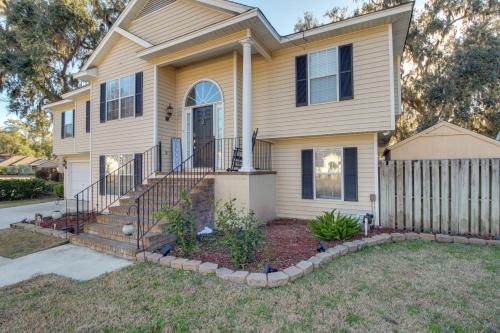 Pet-Friendly Savannah Gem - 12 Mi to Tybee Island!