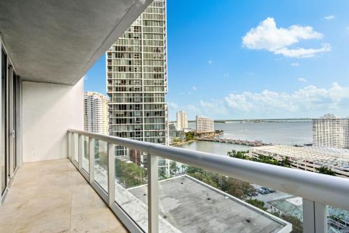 Luxury 2 BD Condo FREE pool + GYM + SPA in Miami, USA