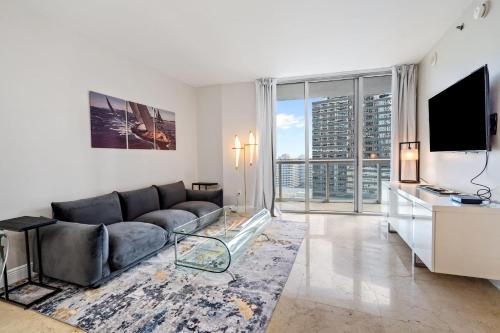 Luxury 2 BD Condo FREE pool + GYM + SPA in Miami, USA